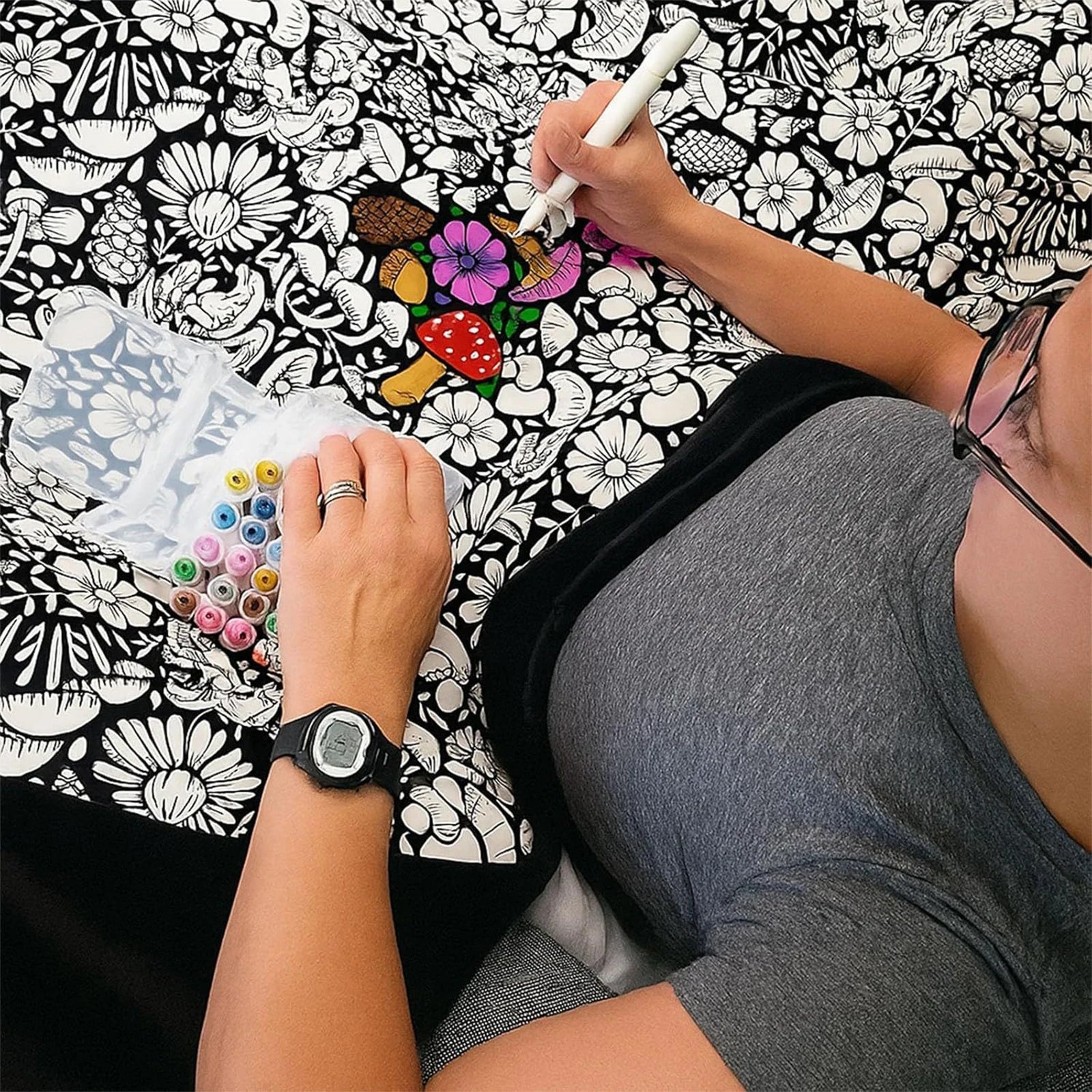 DIY Coloring Blanket Washable Fuzzy Velvet with 24 Colored Markers Creative Art Project Painting Blanket Party Home Decor Gift
